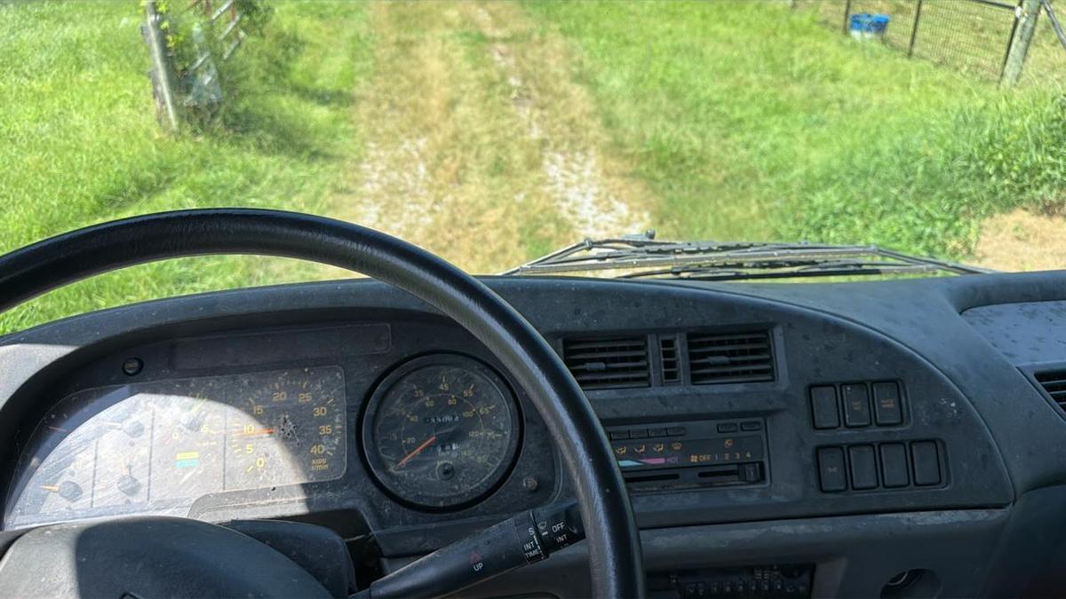 Used 2002 GMC T7500 Snub Nose Truck