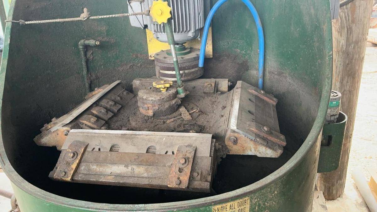 Used Newman G-200 Chipper Knife Grinder