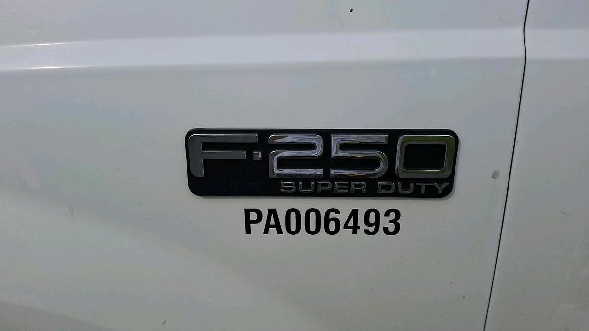 Used 2003 Ford F250 Flatbed Truck