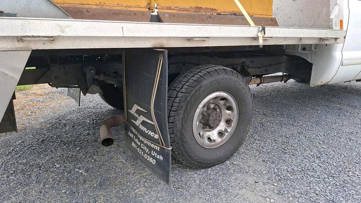 Used 2003 Ford F250 Flatbed Truck