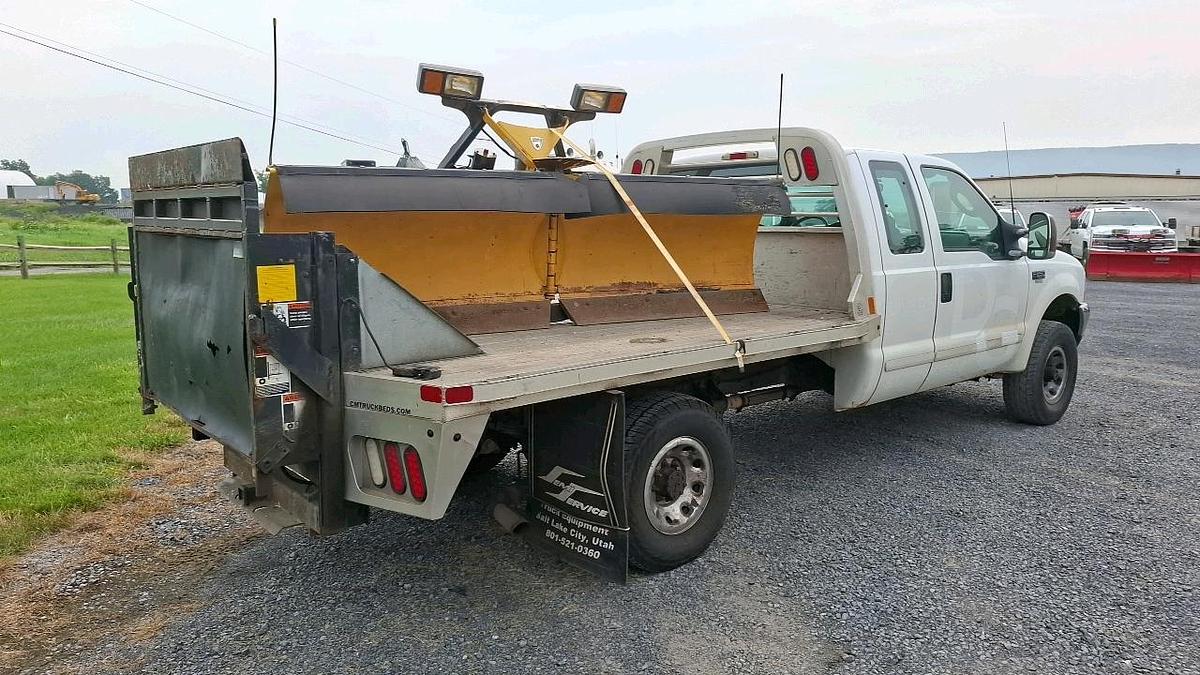 Used 2003 Ford F250 Flatbed Truck