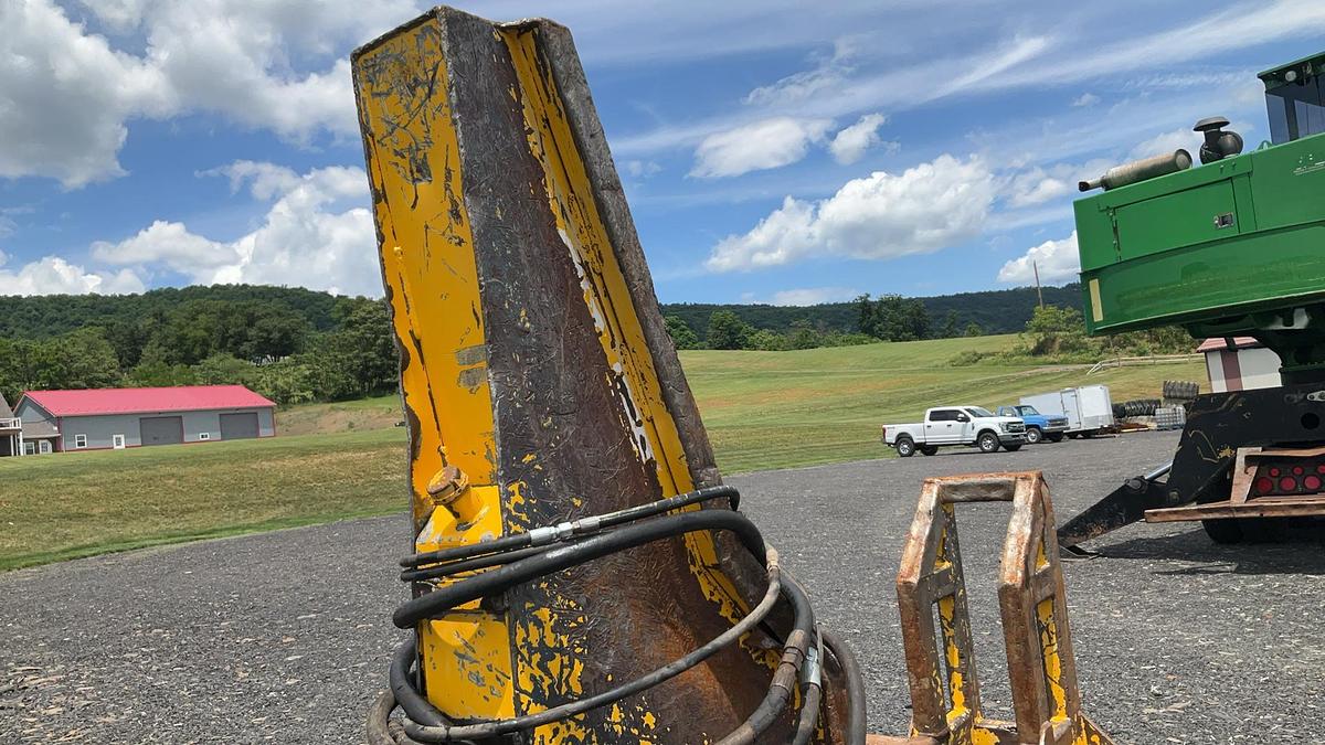 Used CSI 4400 Bucksaw