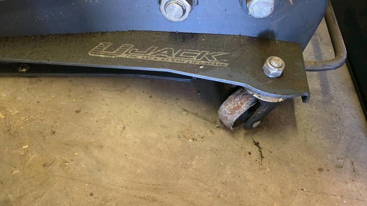 Used Automotive and Hydraulic Jack