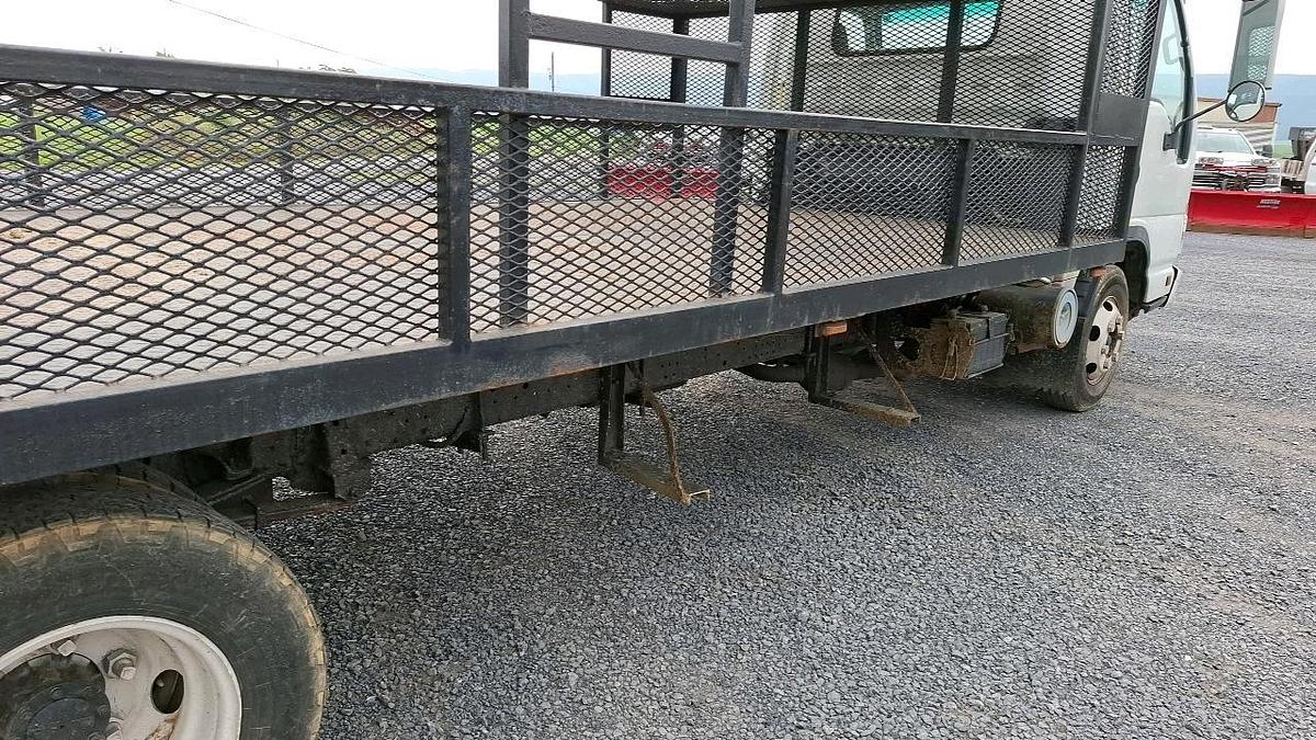 Used 2007 Isuzu Flatbed Truck