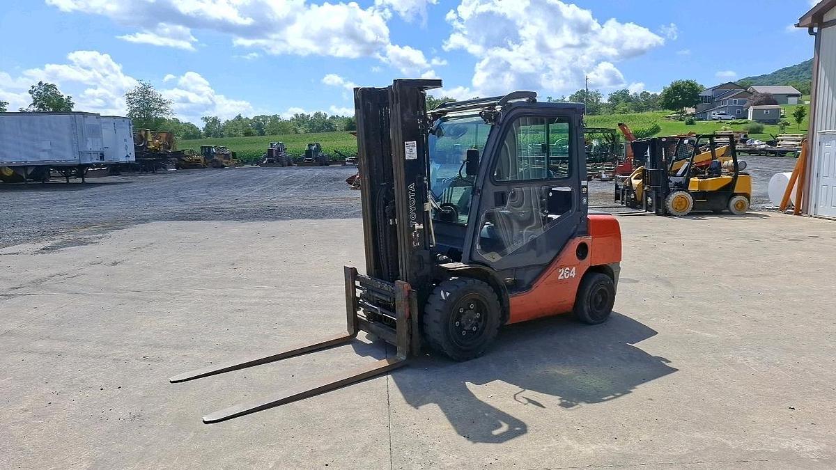 Used Toyota 8FDU30 Forklift