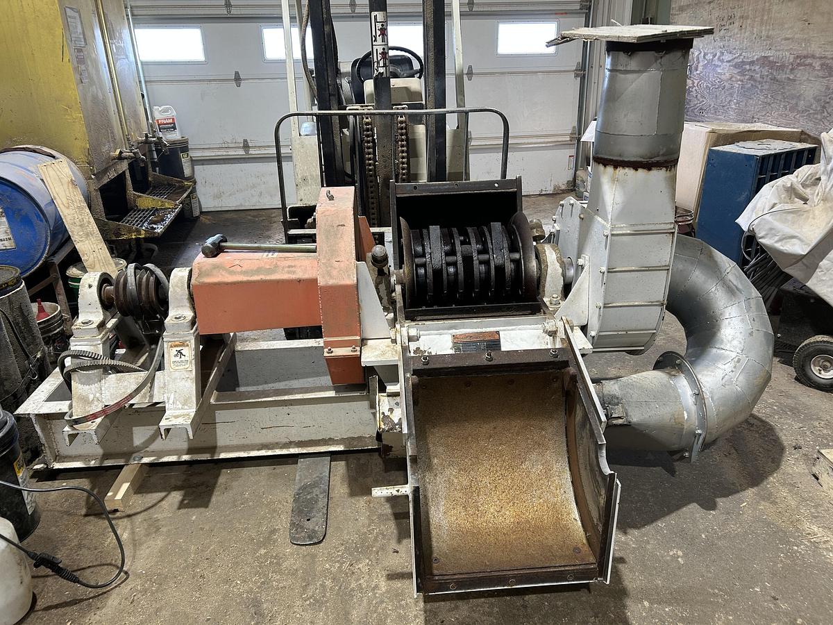 Used 40 HZF Shutte - Buffalo Hammer Mill / Pulverizor