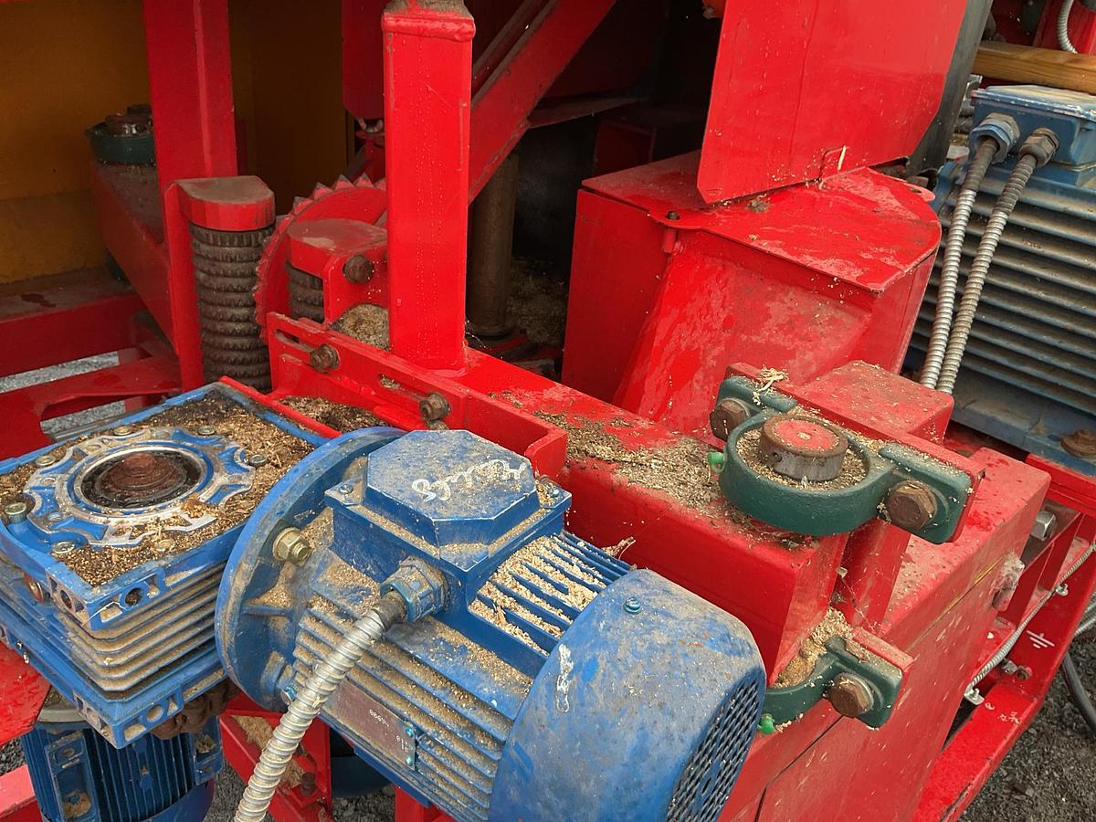Used Woodlandia 200 Logripper
