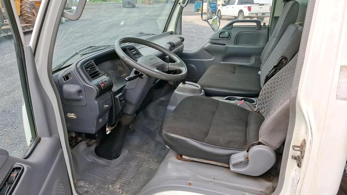Used 2007 Isuzu Flatbed Truck