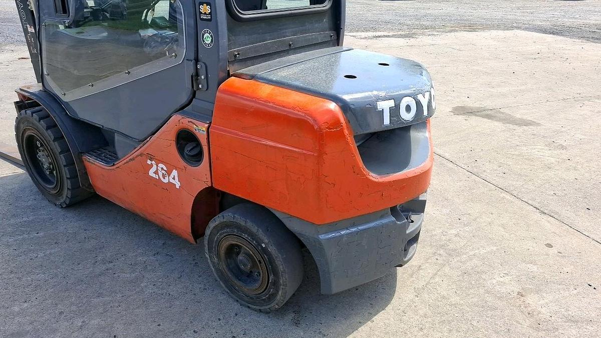 Used Toyota 8FDU30 Forklift