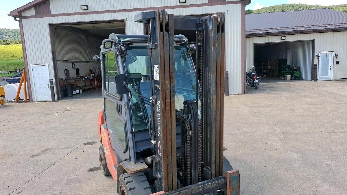 Used Toyota 8FDU30 Forklift