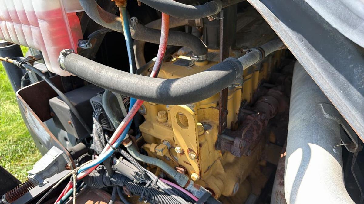 Used 2002 GMC T7500 Snub Nose Truck