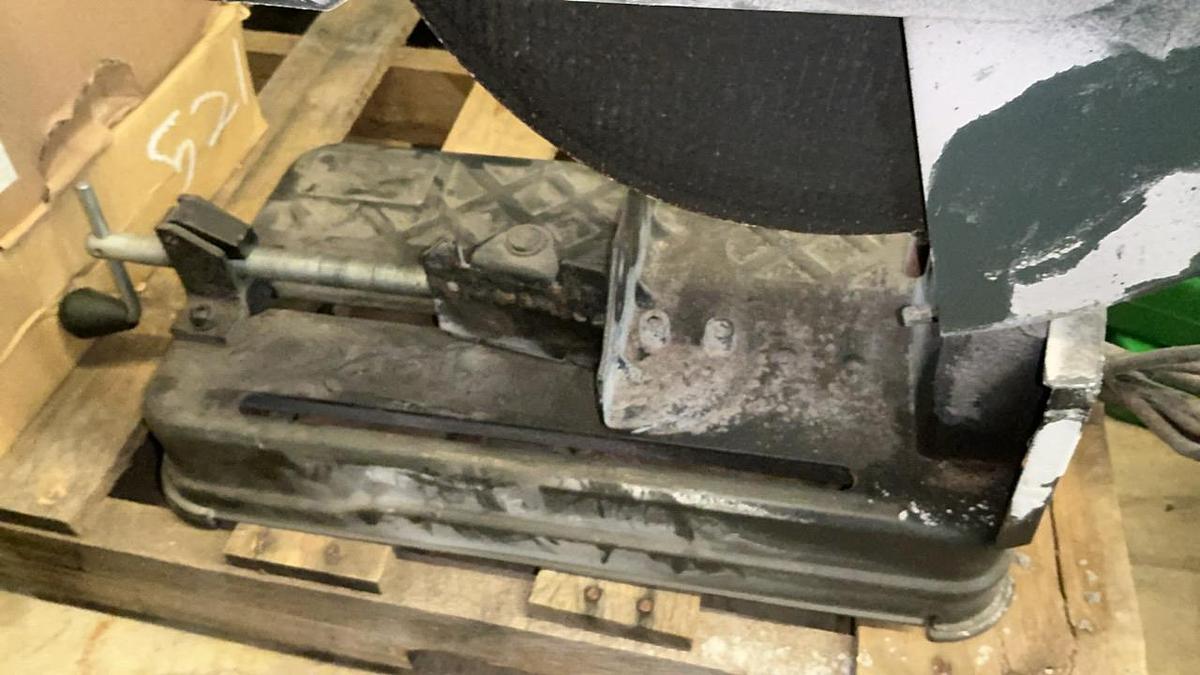 Used Porter Cable Metal Cutting Saw and Blades