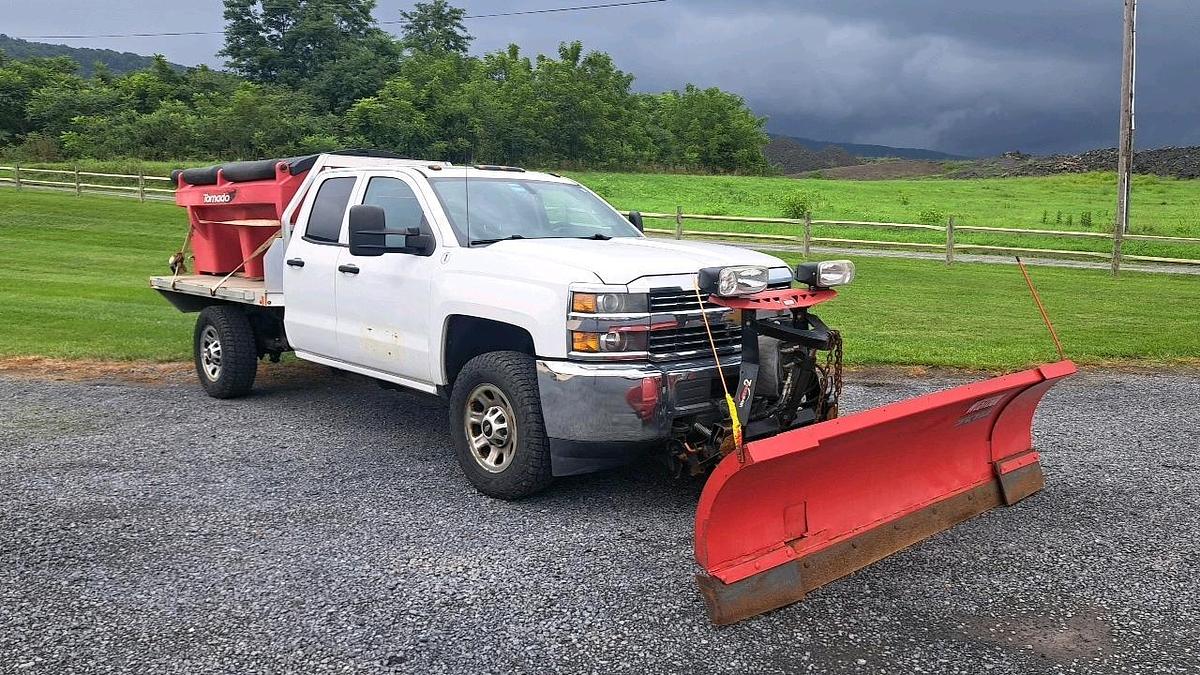 Used 2015 Chevy 2500 Flatbed Truck