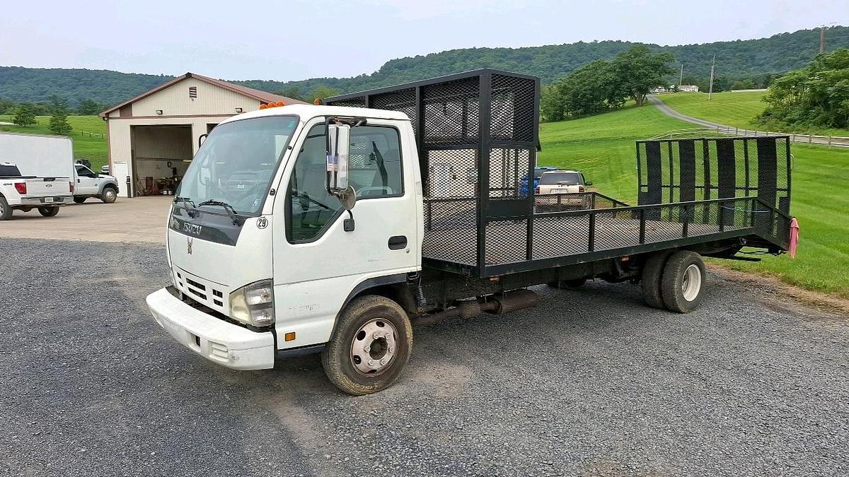 Used 2007 Isuzu Flatbed Truck