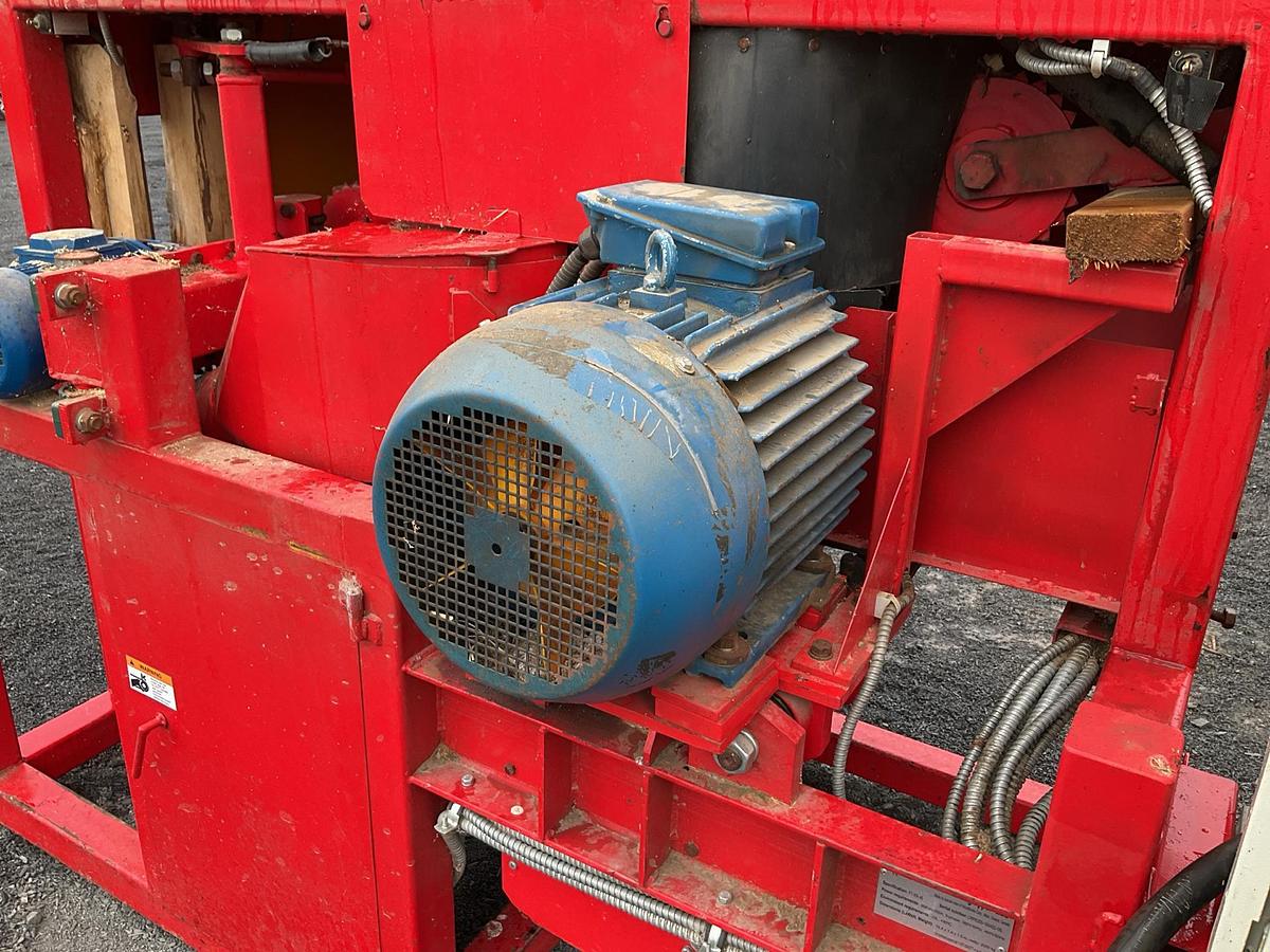Used Woodlandia 200 Logripper