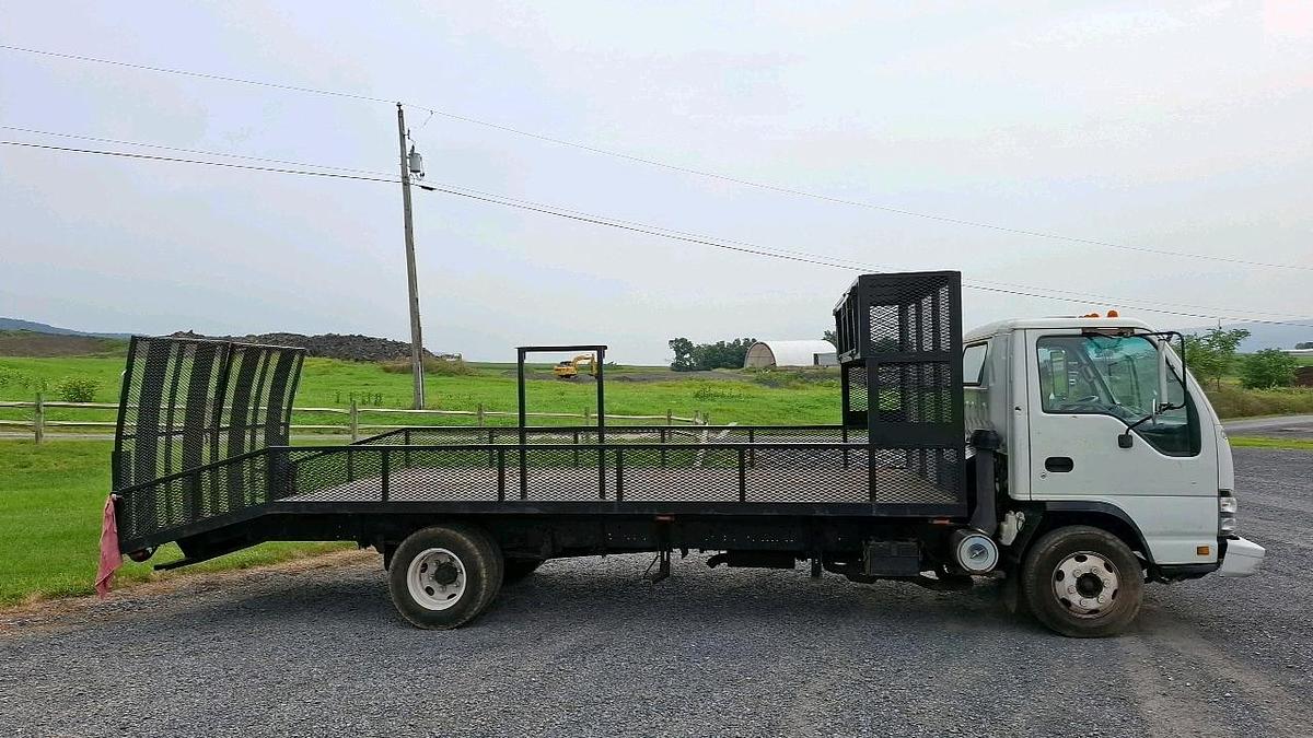 Used 2007 Isuzu Flatbed Truck