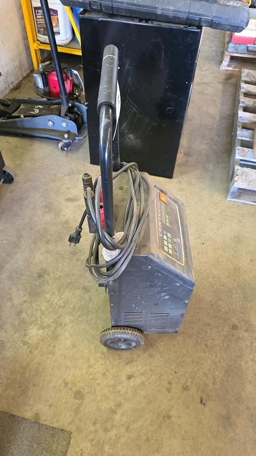 Used Cent-tech 6/12V Automatic Battery Charger/Engine Starter