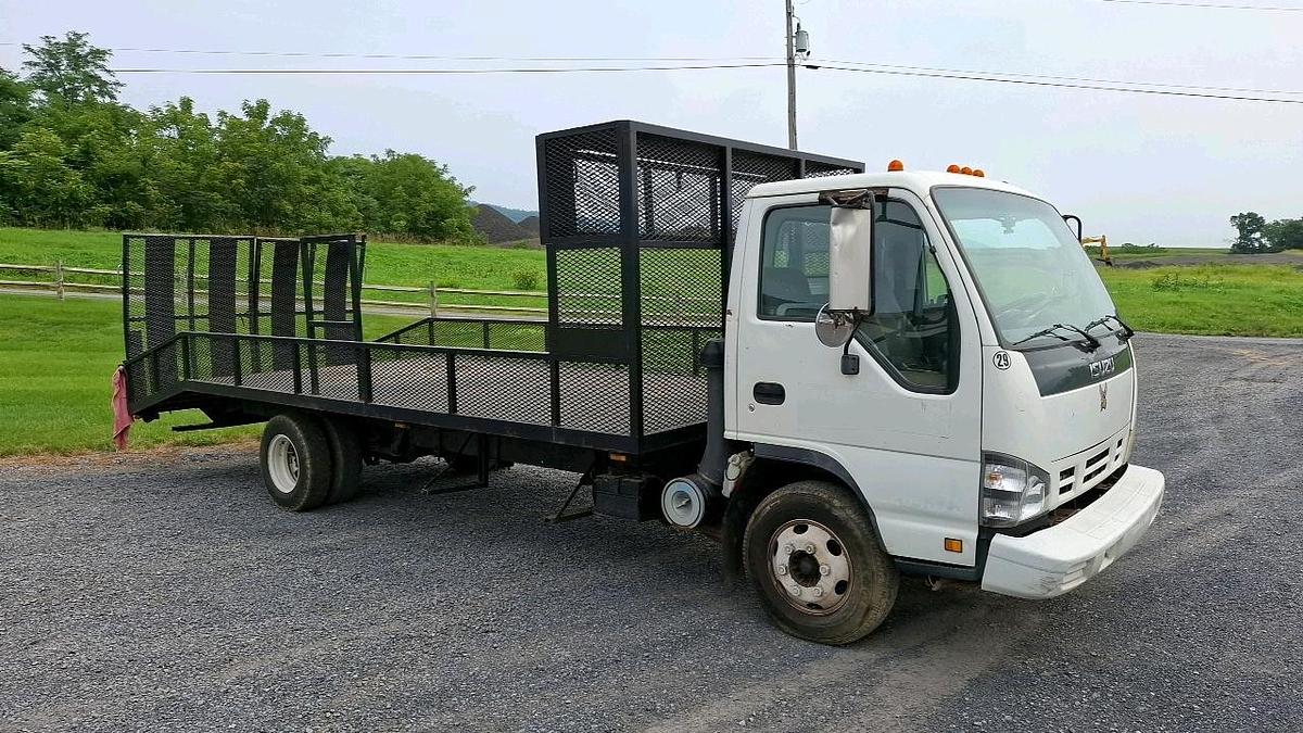 Used 2007 Isuzu Flatbed Truck