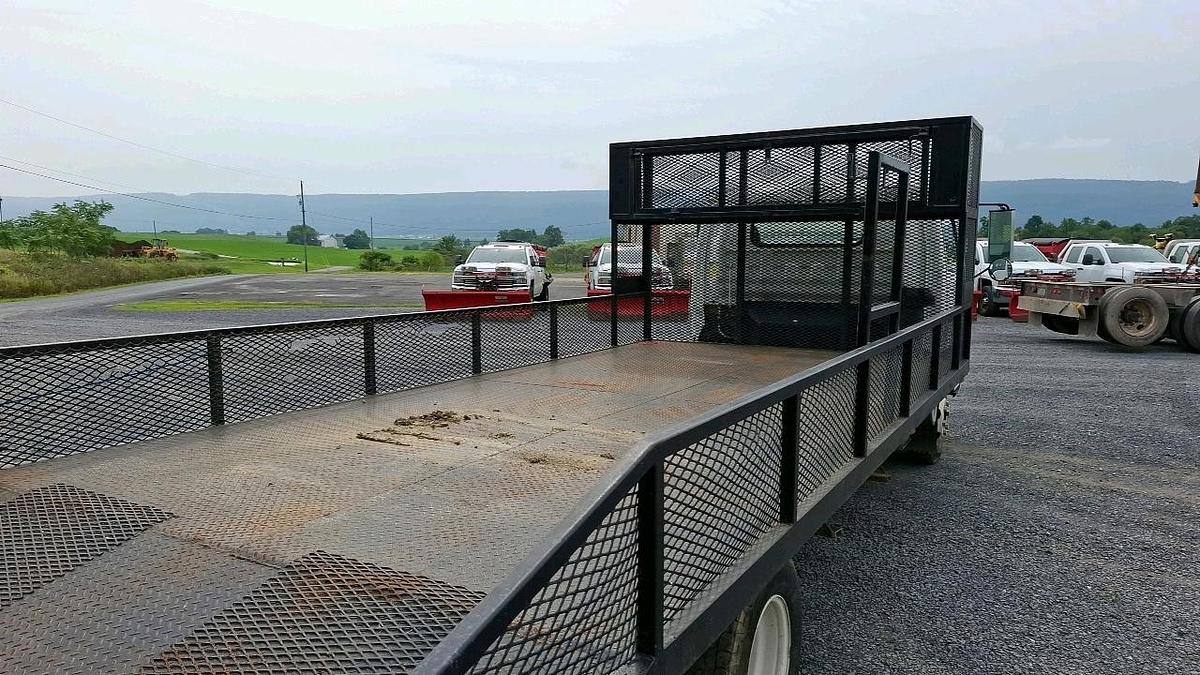 Used 2007 Isuzu Flatbed Truck