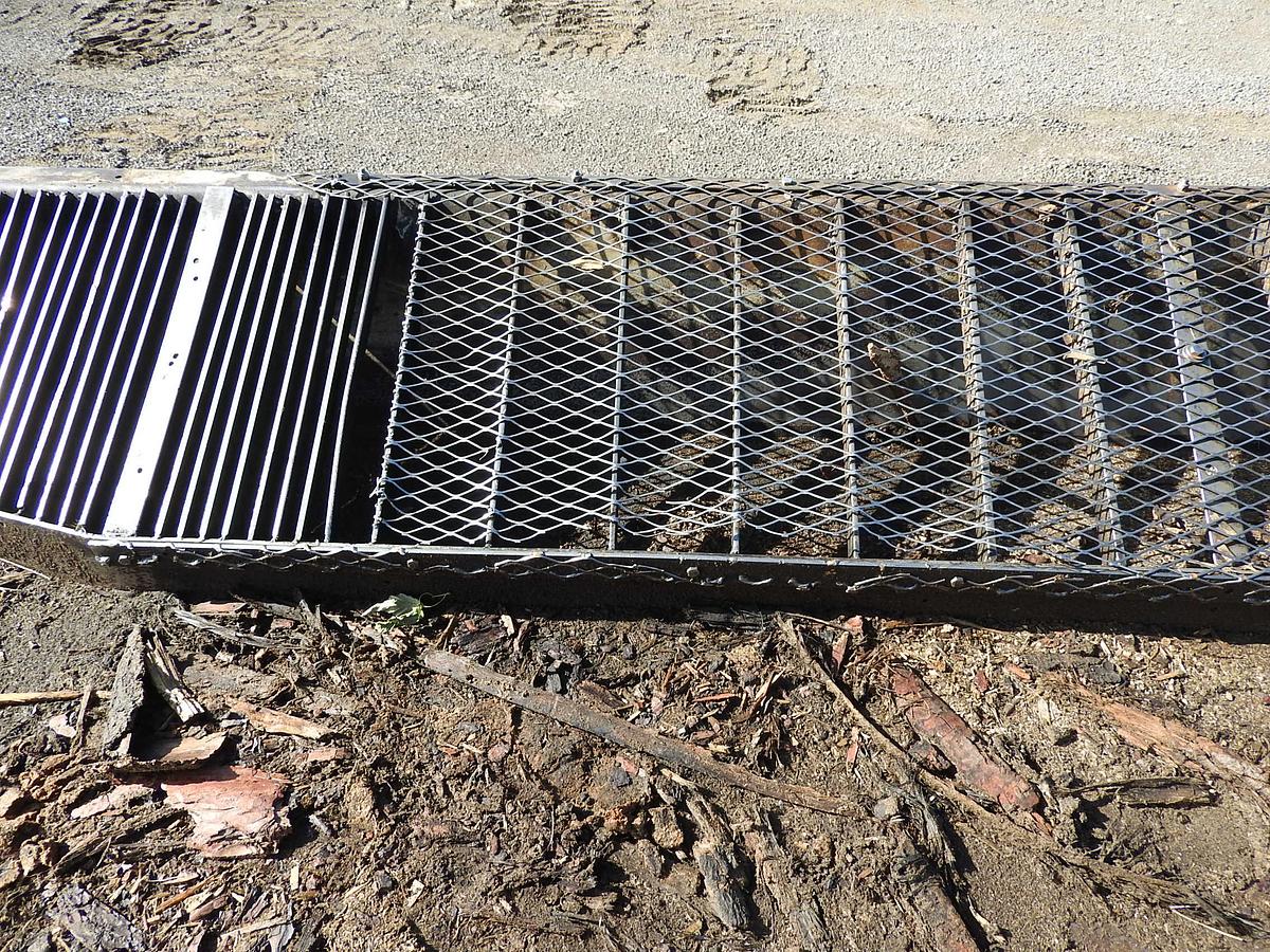 Used Vibrating Conveyor