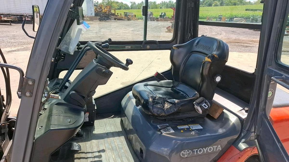 Used Toyota 8FDU30 Forklift