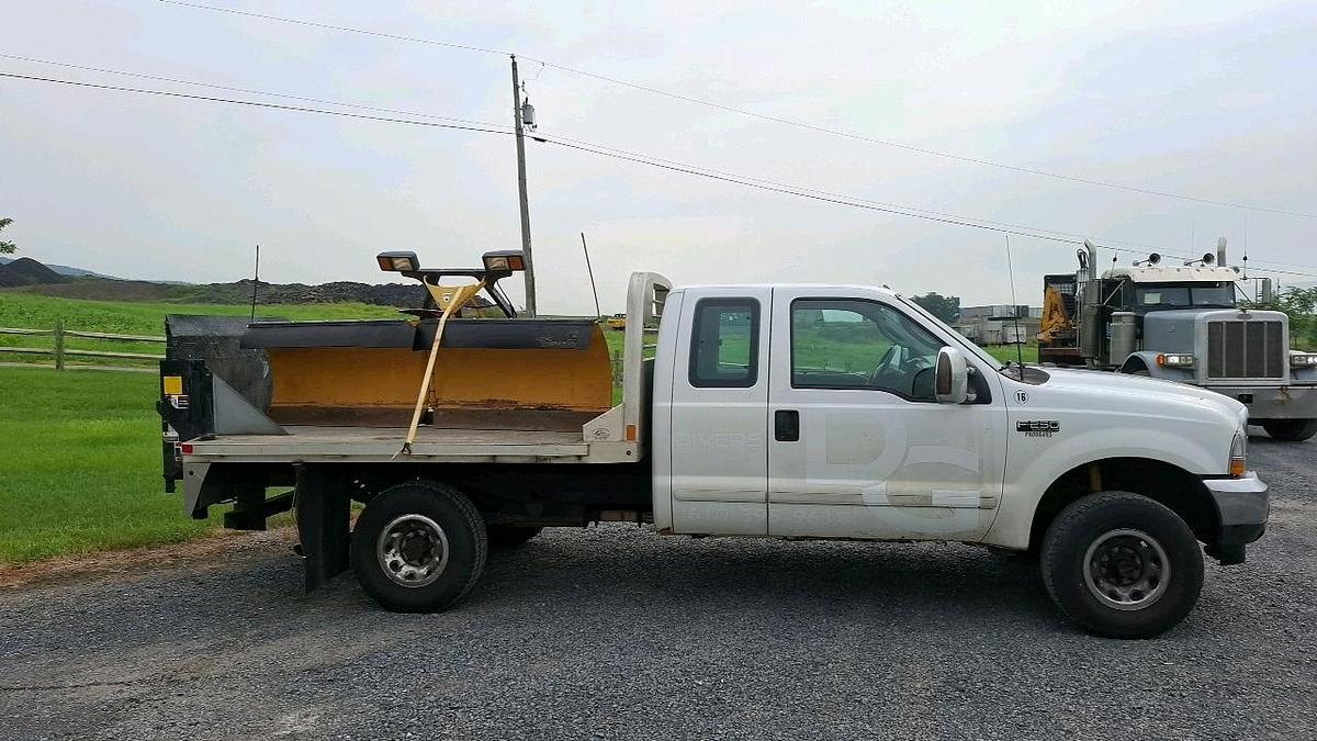 Used 2003 Ford F250 Flatbed Truck