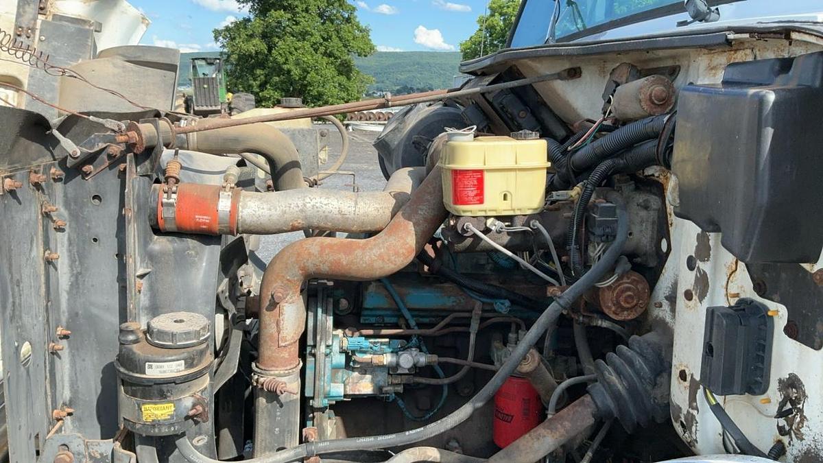 Used 1997 International Navistar 4700 4x2 Box Truck