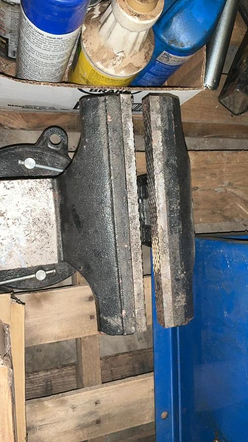 Used HIT 10” Bench Vise