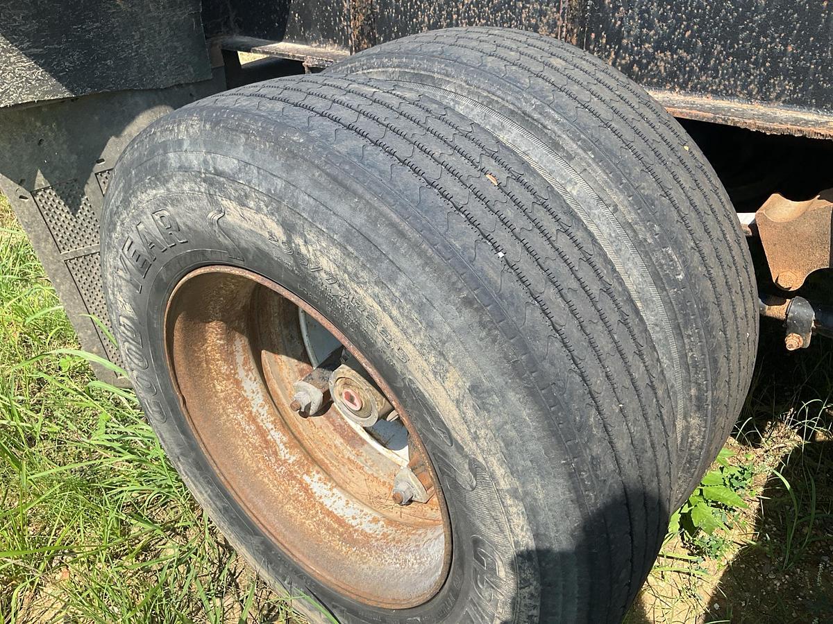 Used 1994 Savannah Log Trailer