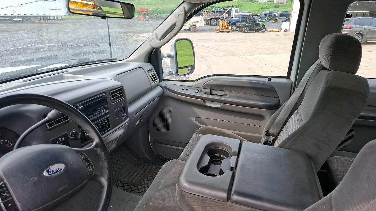 Used 2003 Ford F250 Flatbed Truck