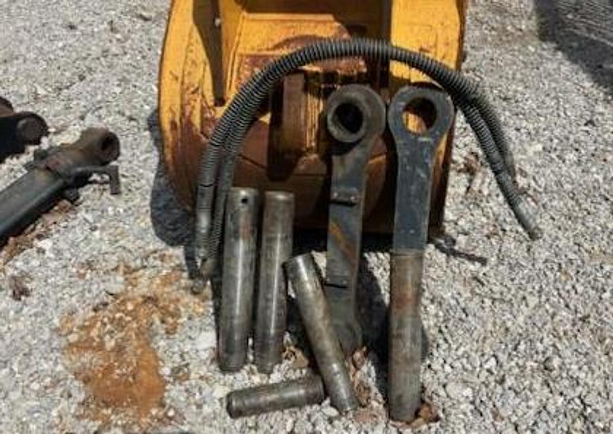 Used 245G John Deere Excavator Attacments