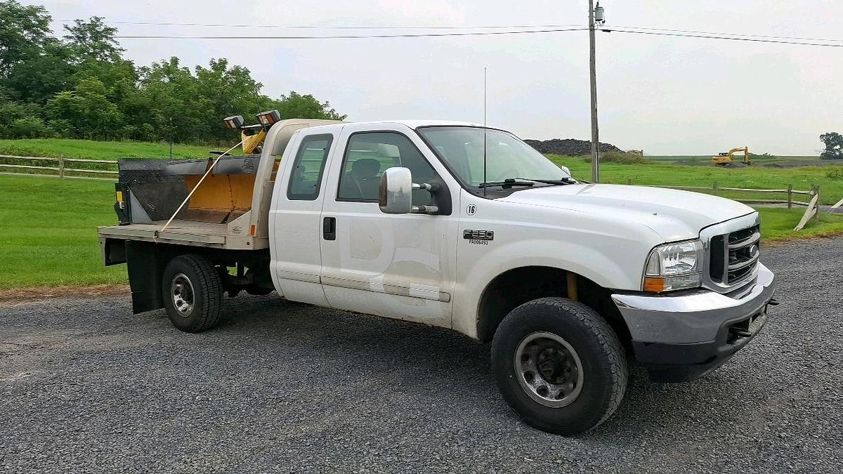 Used 2003 Ford F250 Flatbed Truck