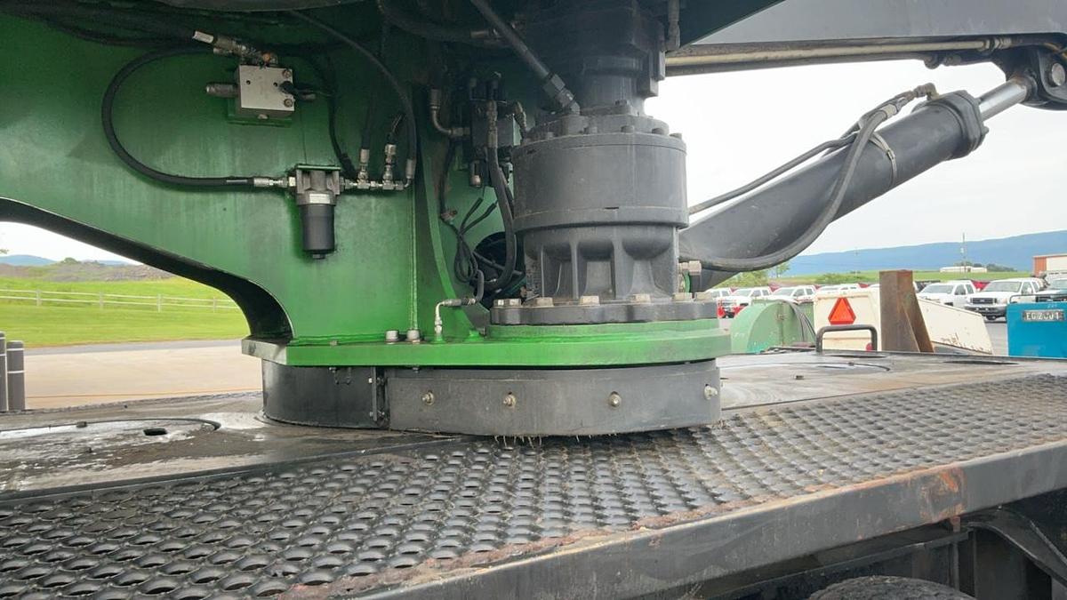 Used 2015 John Deere 335D Knuckleboom