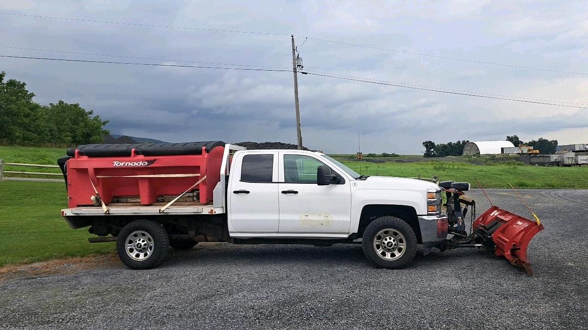 Used 2015 Chevy 2500 Flatbed Truck