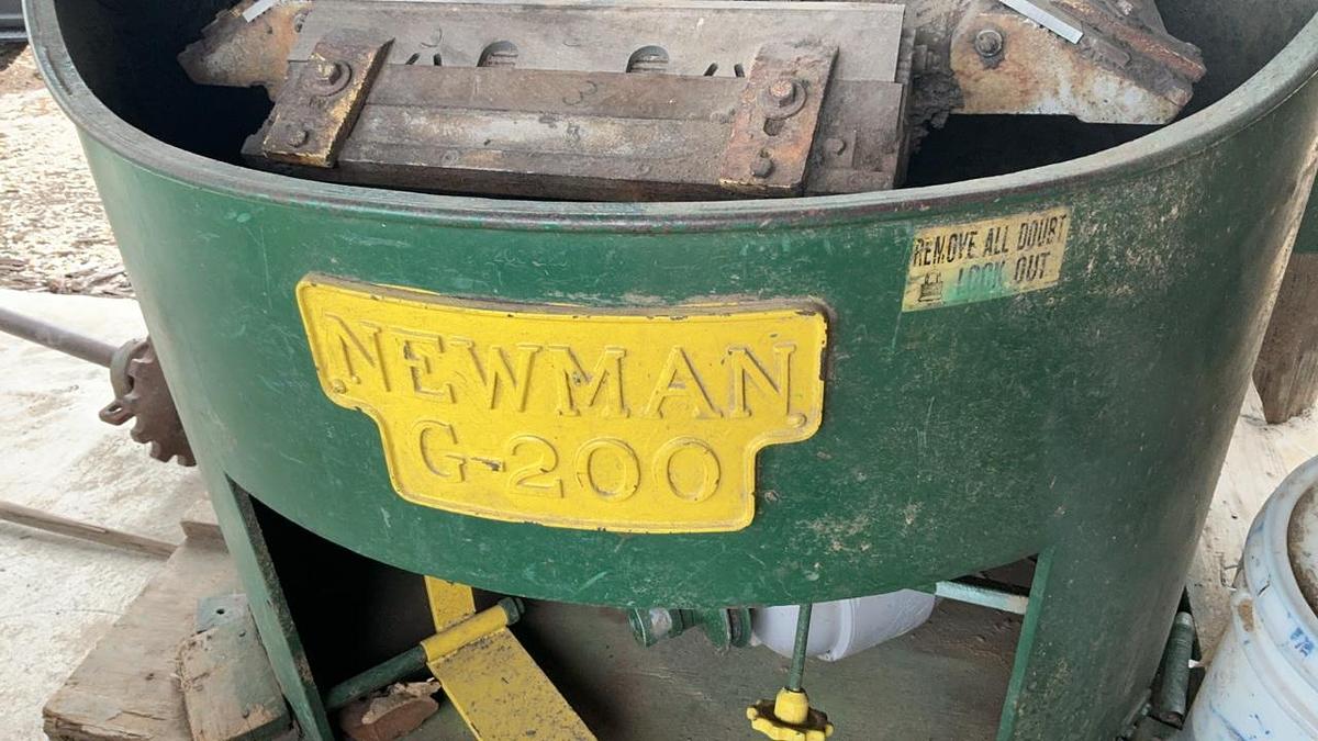 Used Newman G-200 Chipper Knife Grinder