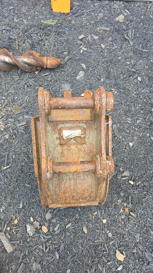 Used Edge 11" Excavator Bucket