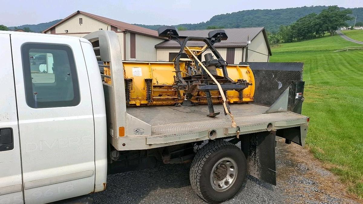 Used 2003 Ford F250 Flatbed Truck