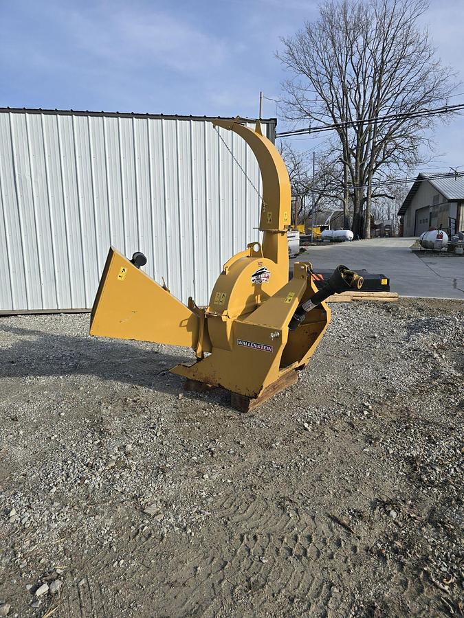 Used 36" Wallenstein Chipper / New Fertilzer Speader