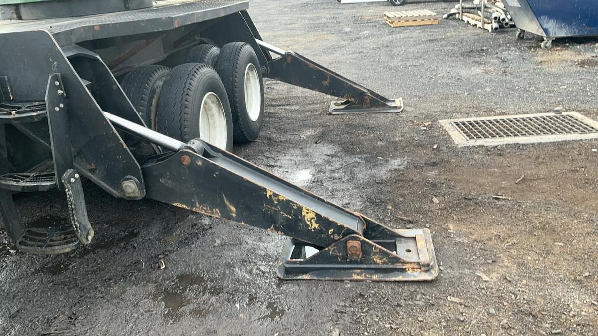 Used 2015 John Deere 335D Knuckleboom