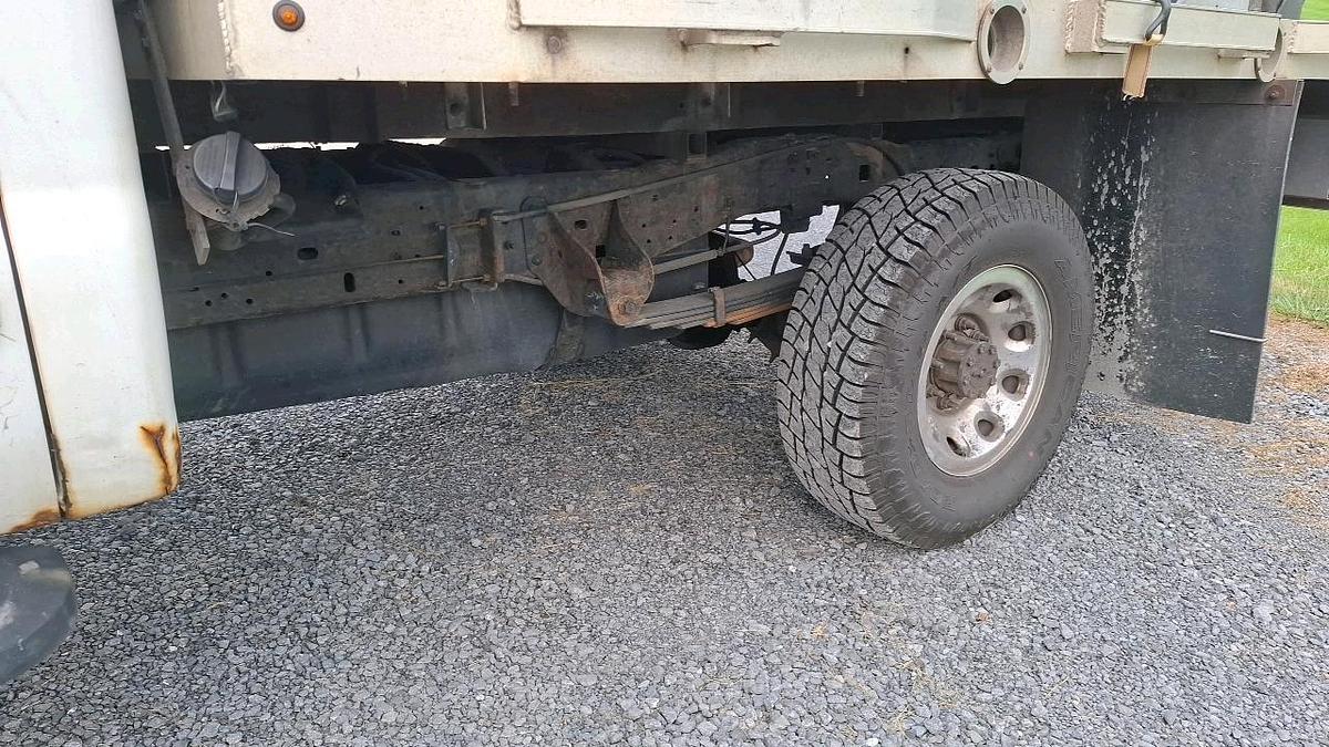 Used 2003 Ford F250 Flatbed Truck