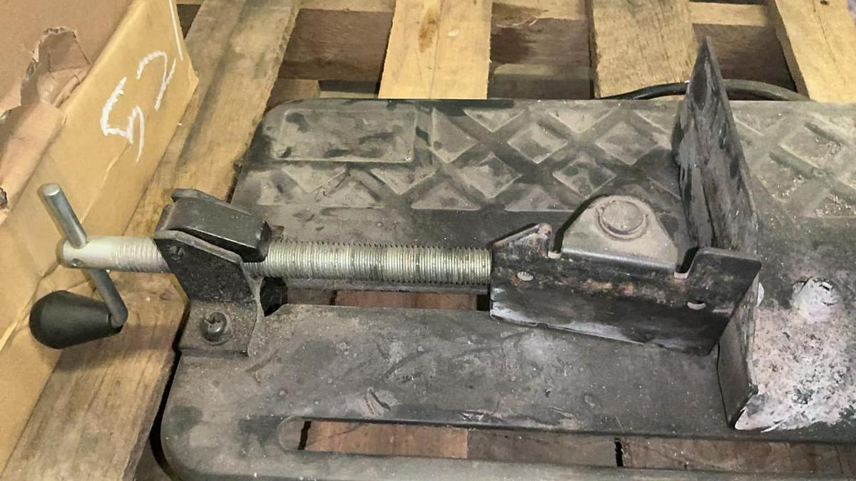 Used Porter Cable Metal Cutting Saw and Blades