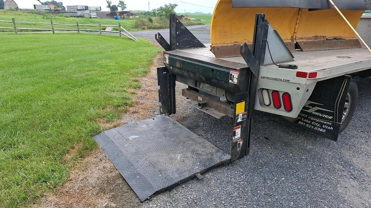 Used 2003 Ford F250 Flatbed Truck