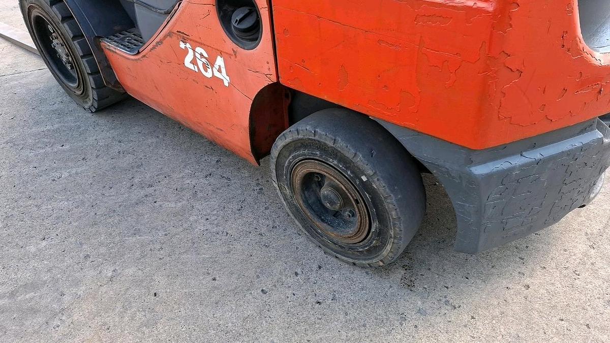Used Toyota 8FDU30 Forklift