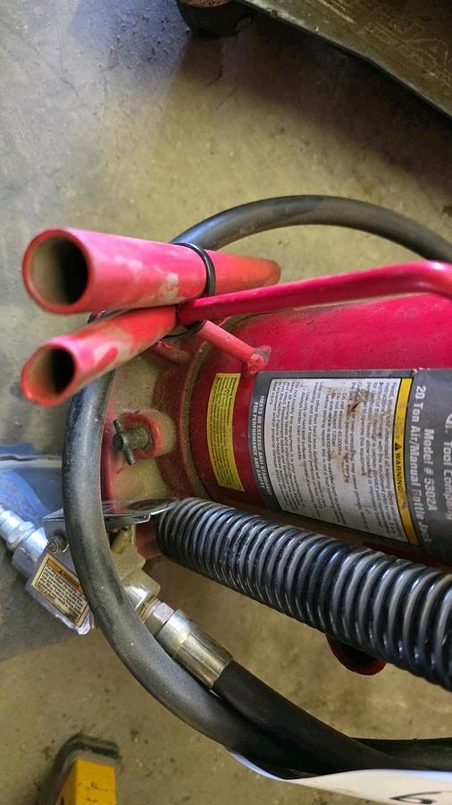 Used Automotive and Hydraulic Jack