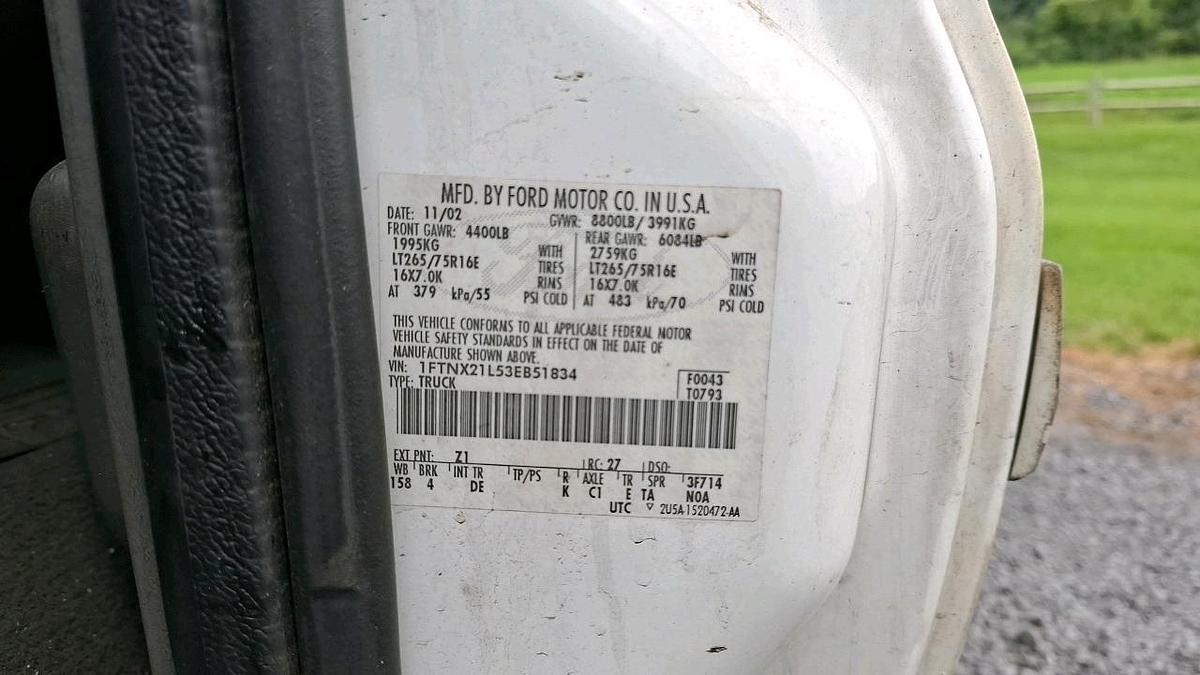 Used 2003 Ford F250 Flatbed Truck