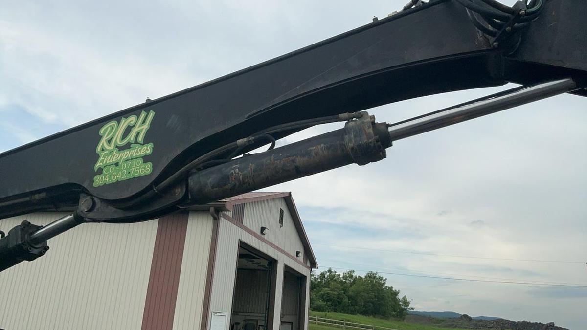 Used 2015 John Deere 335D Knuckleboom