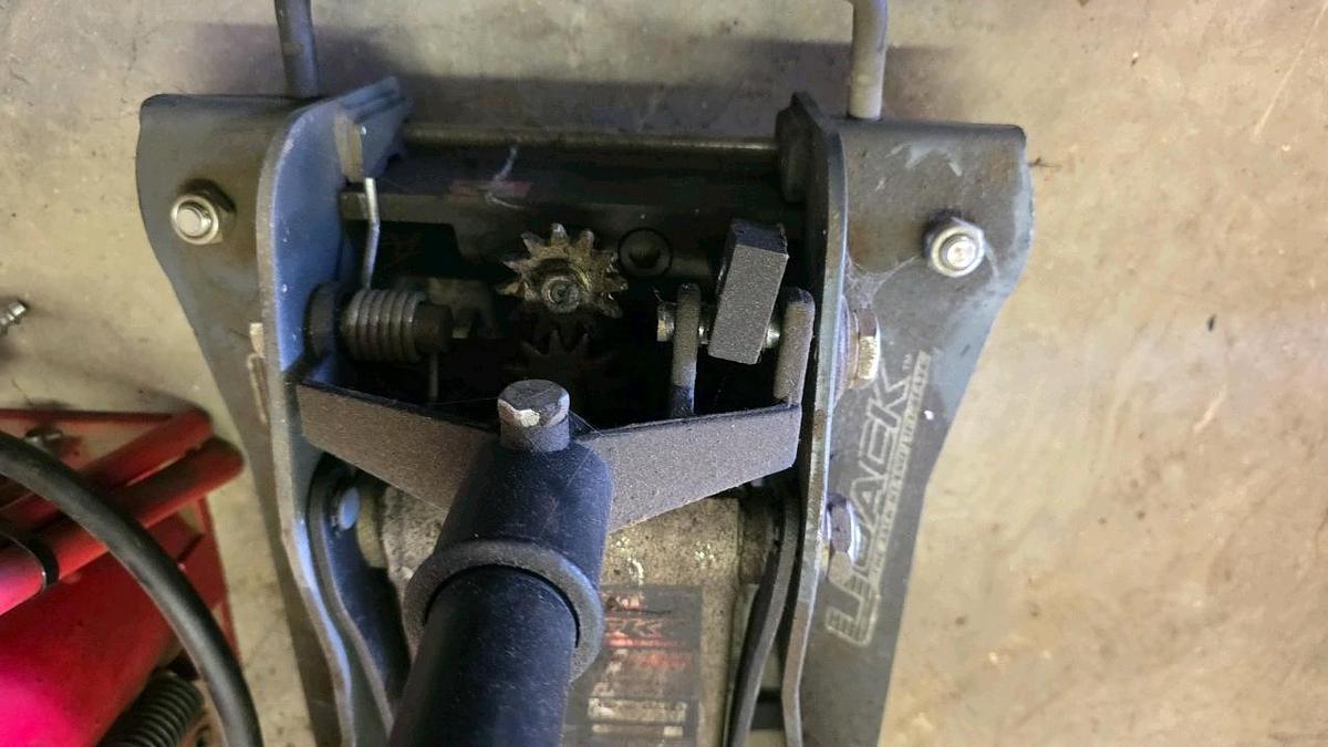 Used Automotive and Hydraulic Jack