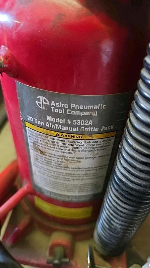 Used Automotive and Hydraulic Jack