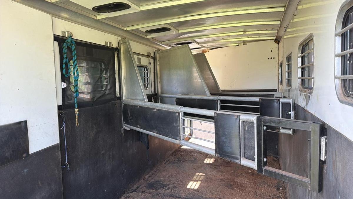 Used Sundowner 4 Horse Trailer