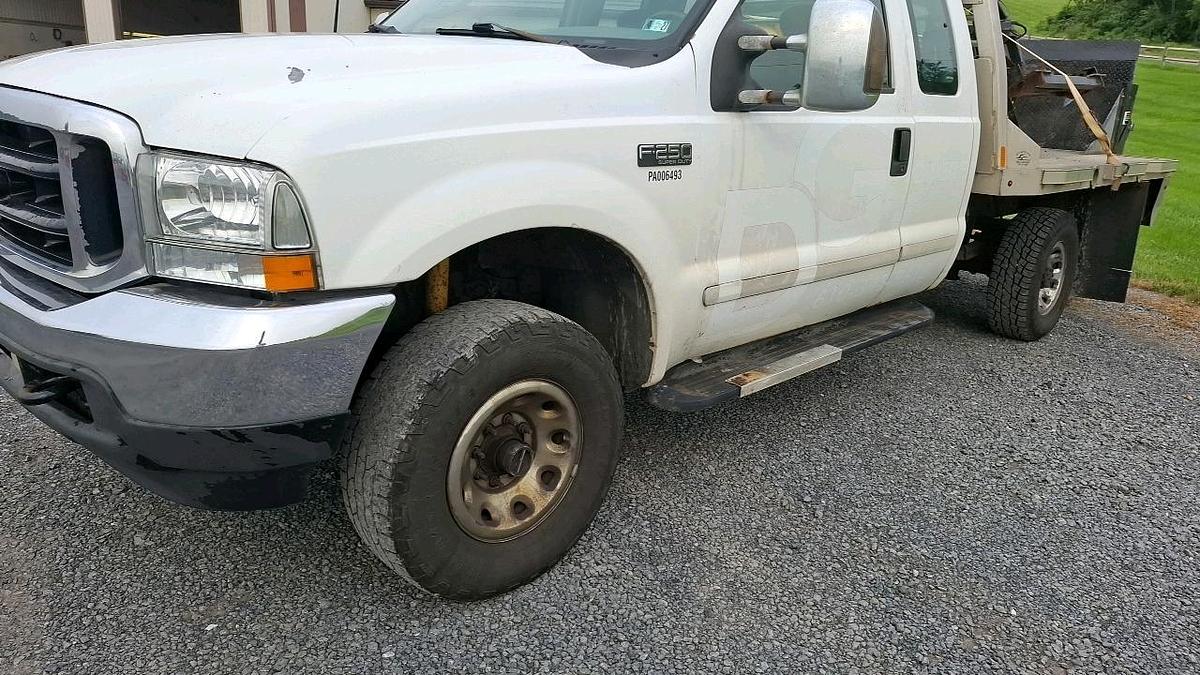 Used 2003 Ford F250 Flatbed Truck